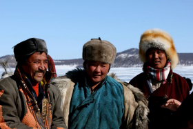 traditional mongolian clothing men